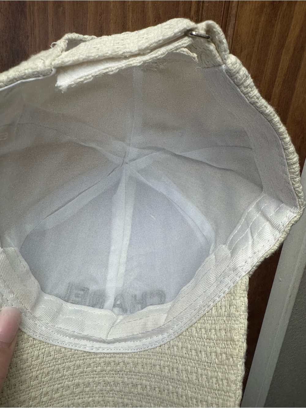 White tweed cap - source unknown - Picture 7 of 11